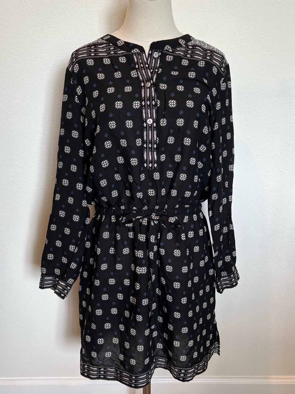 Vince Camuto Black & White Printed Long-Sleeve Tie-Waist Dress